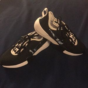New - Women’s Nike Ashin Modern Print - Size 6